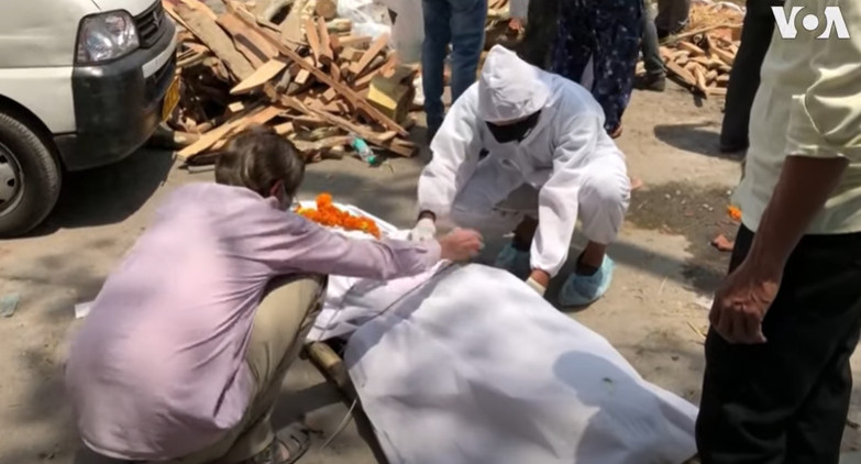 U Indiji pronađena tijela na obali Ganga, sumnja se da su žrtve kovida