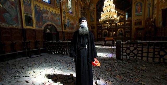 Najbolja fotografija u Hrvatskoj za 2020. godinu: Patrijarh u razrušenom hramu