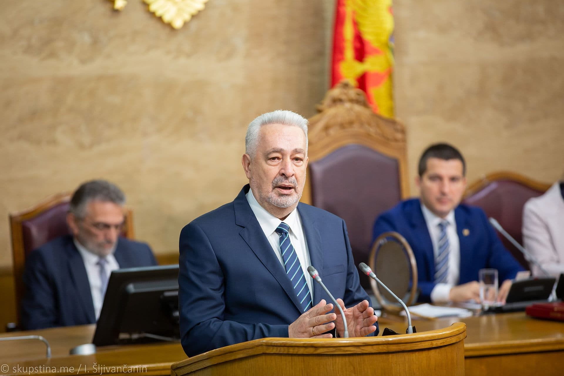 Krivokapić zasmijava javnost: Ratko Mitrović neće biti smijenjen, loše čuje, previše je zbunjen, ali ostaje ministar!