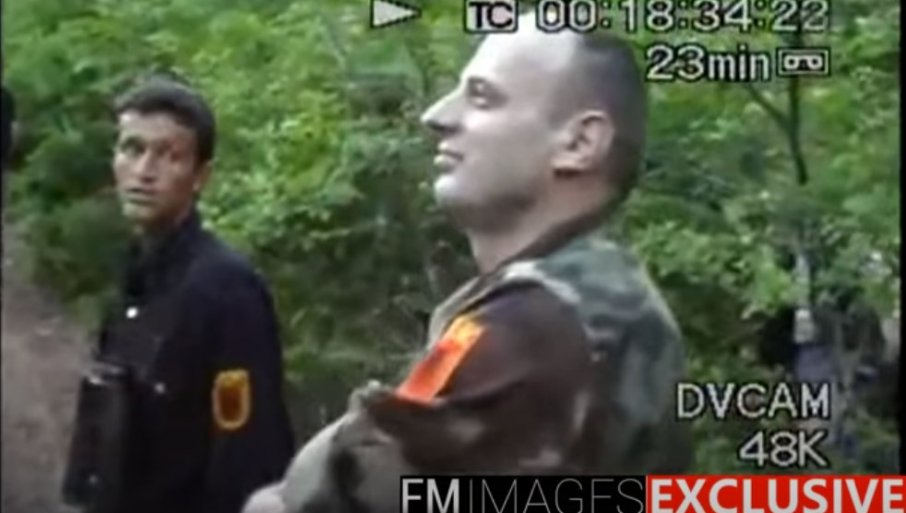Izašao novi snimak sa Košara: Agim Čeku se smije dok posmatra bombardovanje srpskih položaja