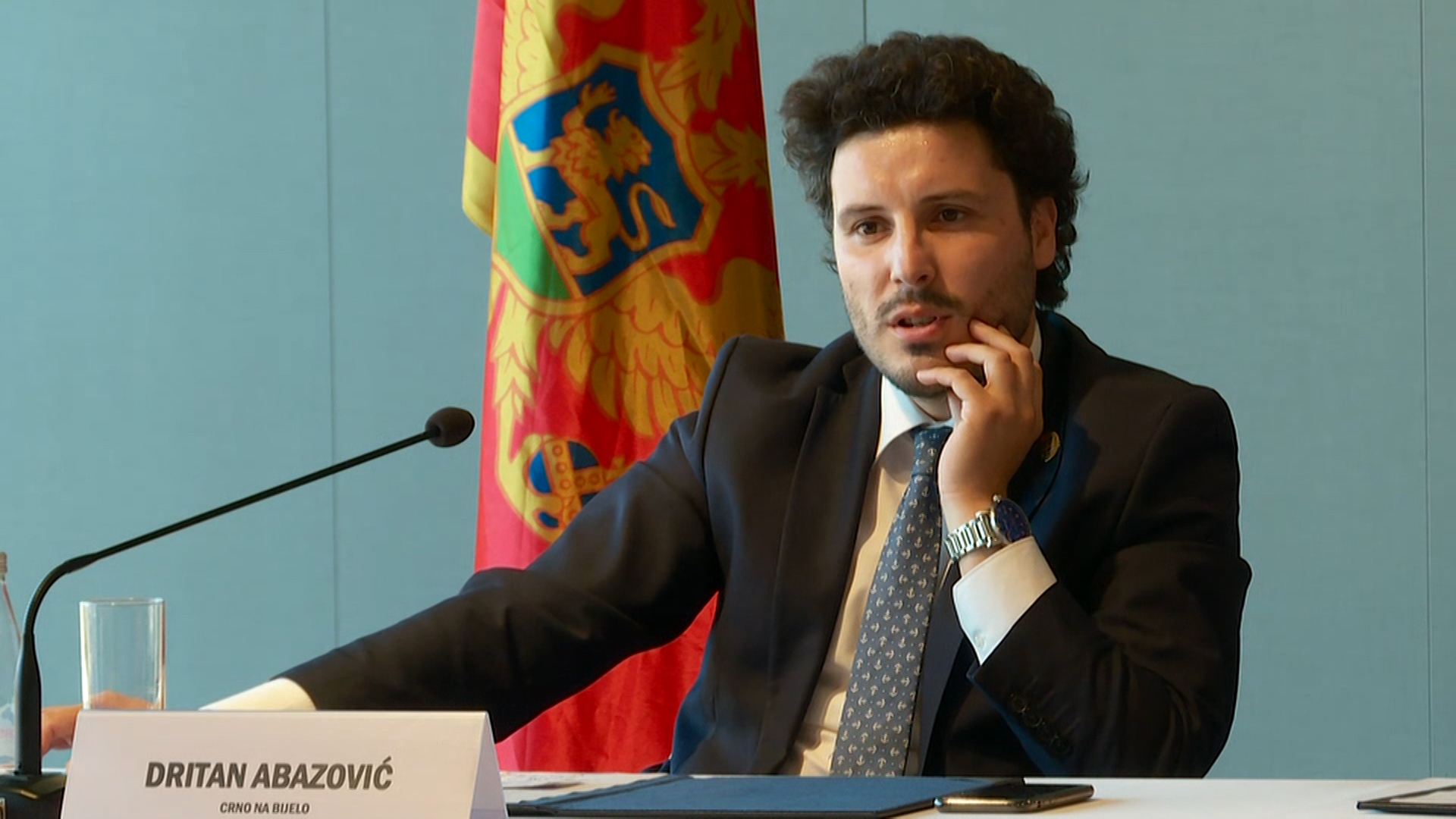 Abazović čestitao Vaskrs: Pravda na kraju uvijek pobijedi, okrenimo se jedni drugima