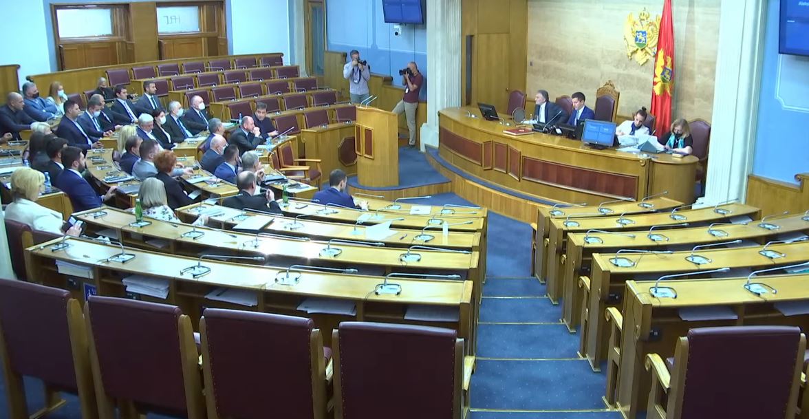 Poslanici vladajuće većine ponovo usvojili Zakon o državnom tužilaštvu
