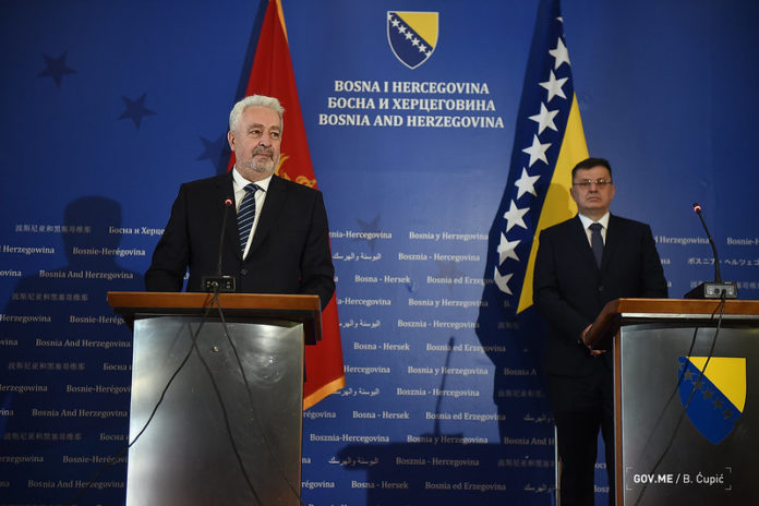 Krivokapić ni u Sarajevu nije pojasnio da li je prvo čestitao Leposaviću na odgovoru o Srebrenici, pa onda predložio njegovu smjenu