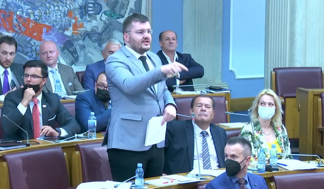 Žučna rasprava Koprivice i Vuksanović Stanković: Ovaj zakon se ne donosi zbog skakanja, bečenja i prčenja, već zbog djece