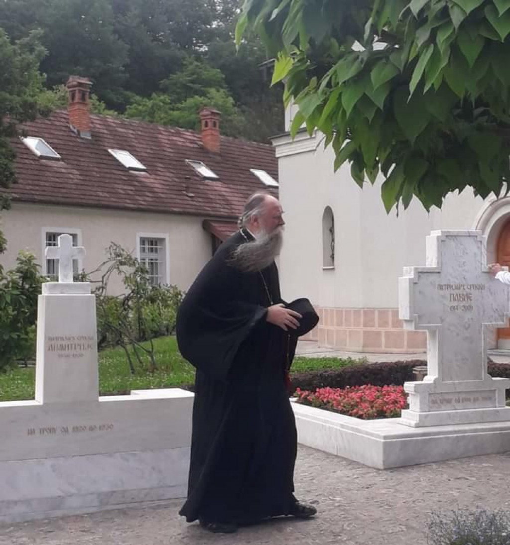 Mitropolit Joanikije jutros posjetio grob patrijarha Pavla
