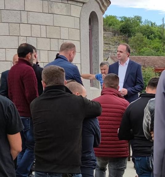 Nakon sknavljenja crkve: Đeljošaj i Knežević smirivali tenzije u selu Vranj