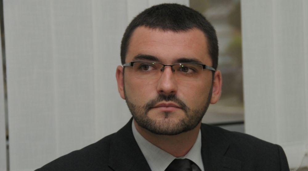 Narod je opet prevaren: Vlada Zdravka Krivokapića donijela odluku da finansira crnogorski jezik Adnana Čirgića!