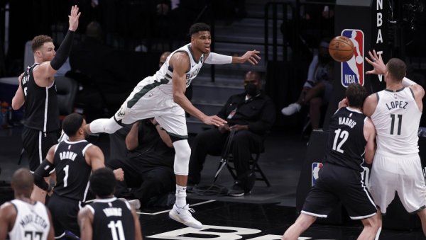 Bruklin nadigrao Milvoki, Harden se povrijedio poslije 43 sekunde