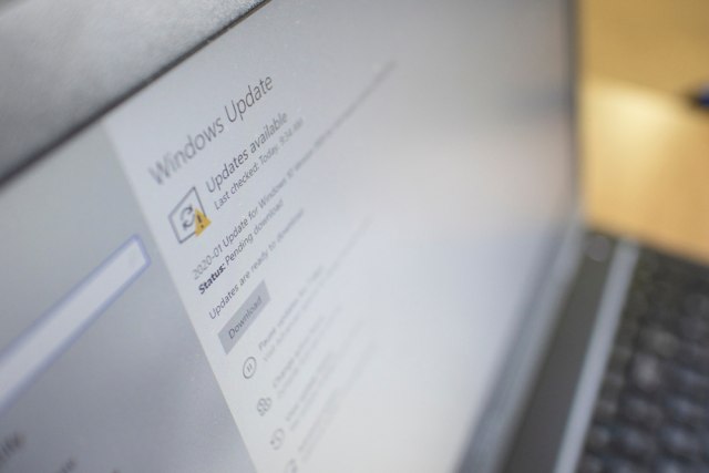 Hitno Windows 10 upozorenje: Word i Outlook korisnici moraju odmah da ažuriraju svoj kompjuter