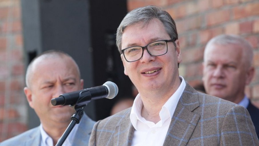Vučić poručio narodu: Hvala vam što ostajete i opstajete