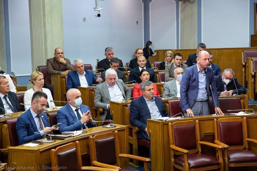 DF, SNP, UCG i RP predali amandmane: Iz Rezolucije se briše genocid u Srebrenici! (FOTO)