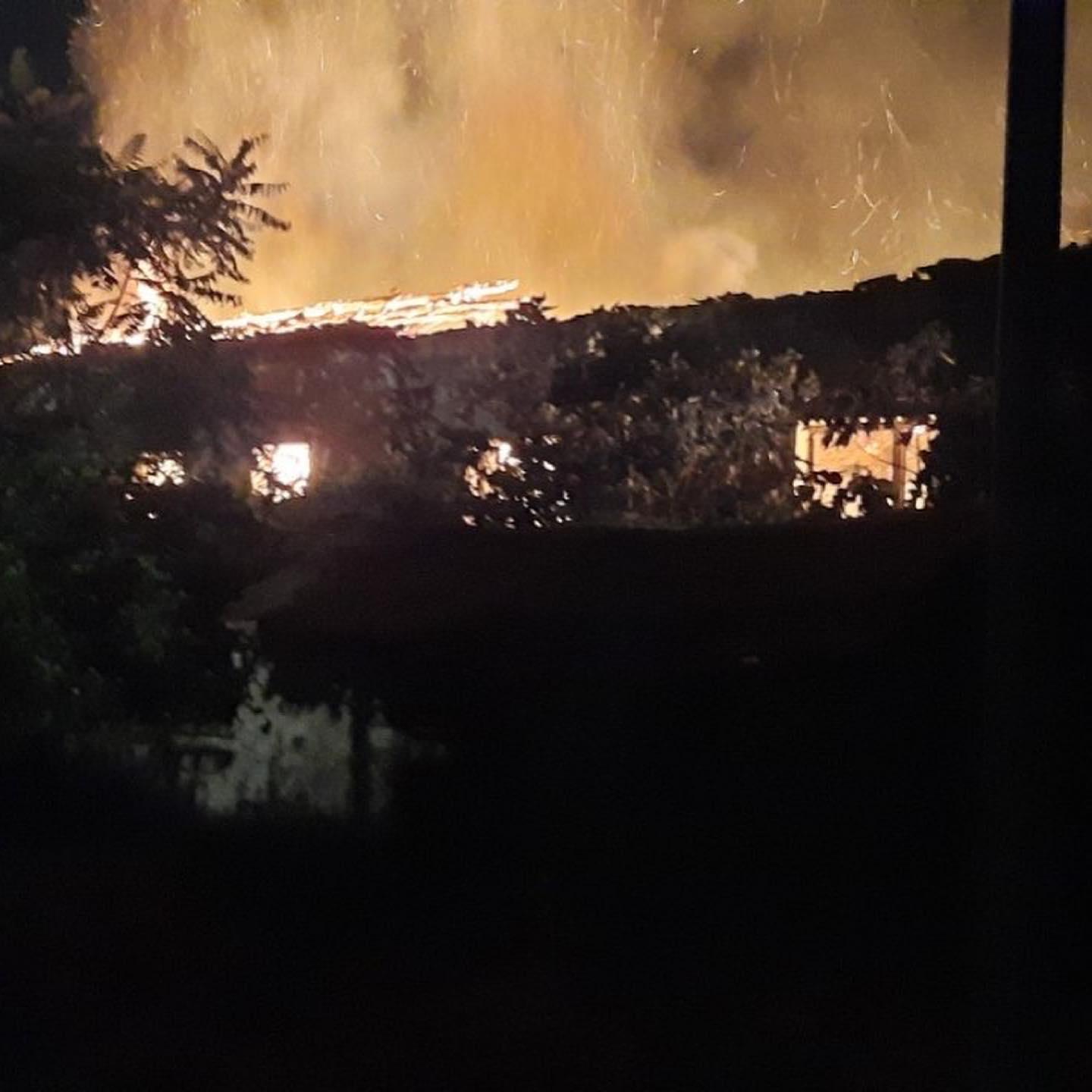 Grbavci: U požaru izgorjela kuća, u akciji gašenja učestvovalo deset vatrogasaca
