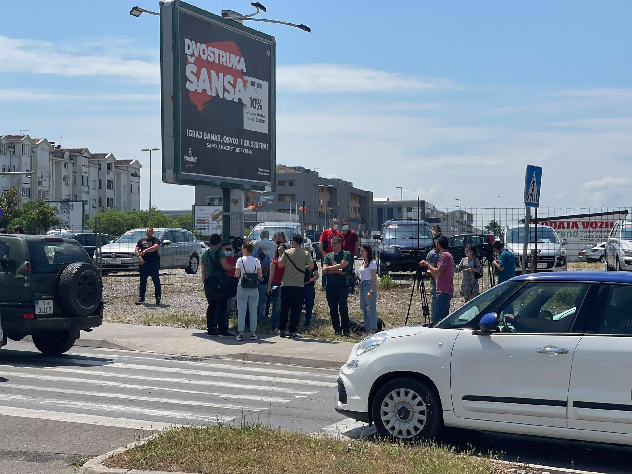 Zbog zaustavljanja radova na izgradnji bulevara Veljka Vlahovića mještani Starog Aerodroma i Konika blokirali saobraćaj