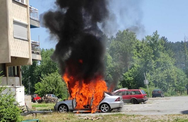 Berane: Automobil se zapalio, vlasnik lakše povrijeđen