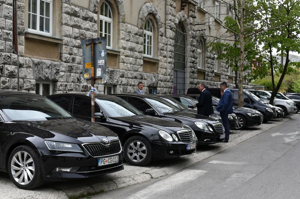 Broj vozila nije smanjen: Generalni sekretarijat Vlade za gorivo potrošio oko 2.700 evra više od prethodnika