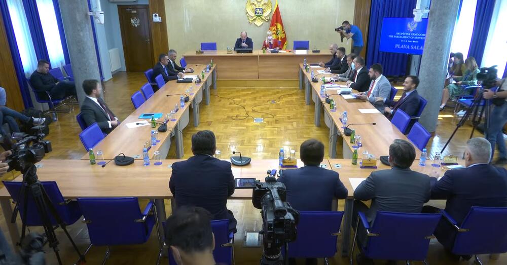 Krivokapić i Spajić pobjegli sa Odbora: Neće da odgovaraju na pitanja o švercu cigareta preko Luke Bar!