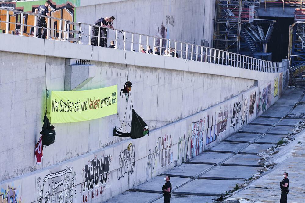 Berlin: Uhapšeno 13 novinara dok su izvještavali sa ekoloških demonstracija protiv izgradnje puta