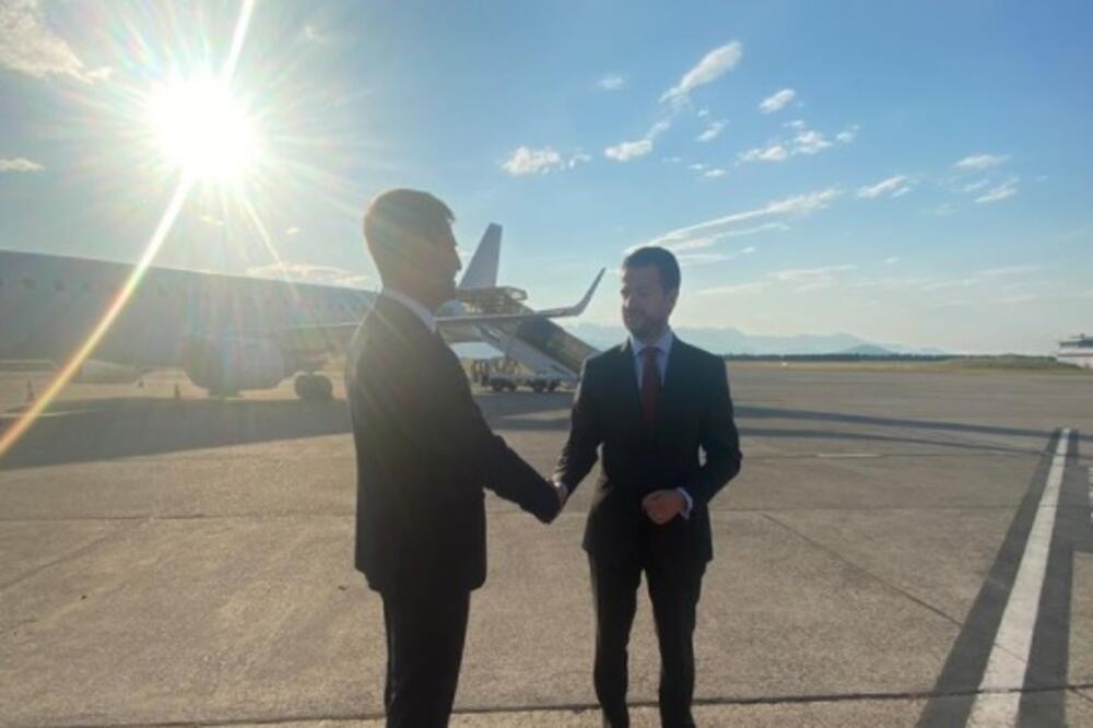 Milatović među putnicima: Prvim letom ka Beogradu krenula i zvanično sa radom kompanija Air Montenegro