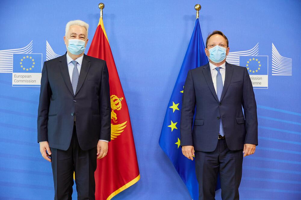 Krivokapić sa Varheljijem o ekonomskim reformama i vladavini prava