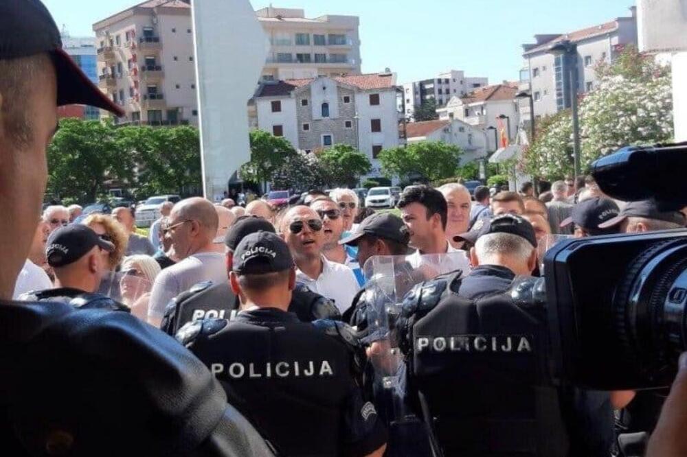 DF Budva: Pozivamo građane da proslavimo godišnjicu smjene vlasti u devet časova ispred zgrade Opštine Budva