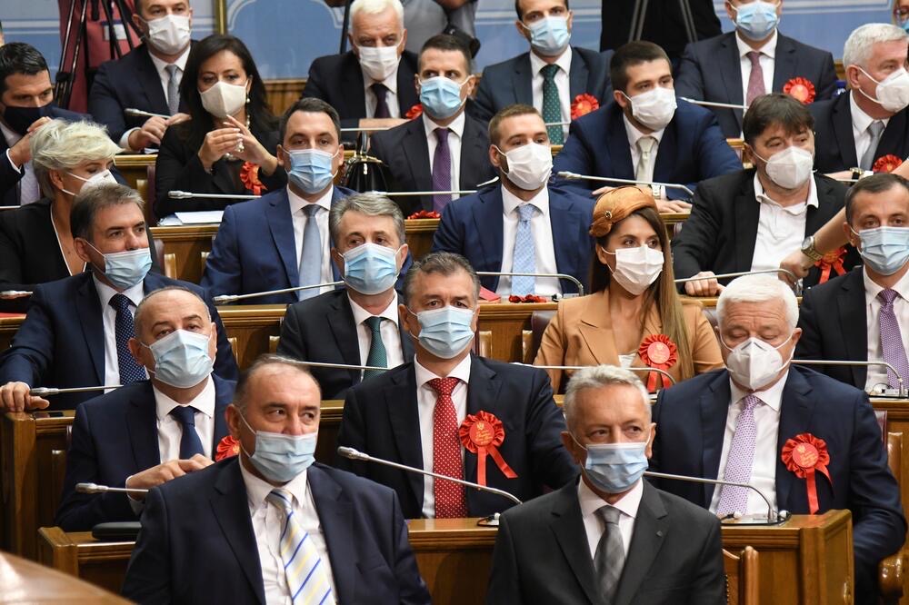 BORBA saznaje: Najmanje dva poslanika DPS-a neće danas doći na glasanje o smjeni Leposavića?