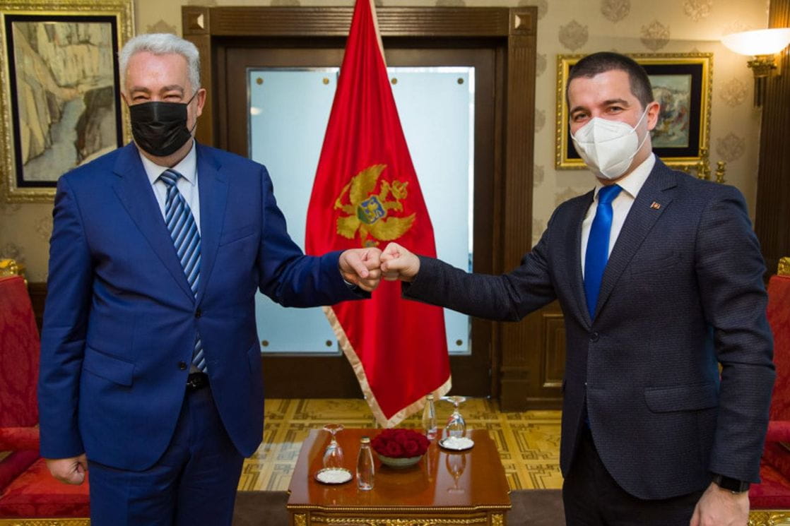 Umjesto da prećute, Krivokapić i Bečić čestitali ulazak Crne Gore u NATO: Objasnite državnici roditeljima ubijenih u Murinu šta danas slavite!
