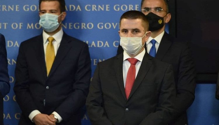 Krivokapić čisti kadrove bliske Mitropoliji: Umjesto Boža Milonjića postavio suprugu Marka Milačića!