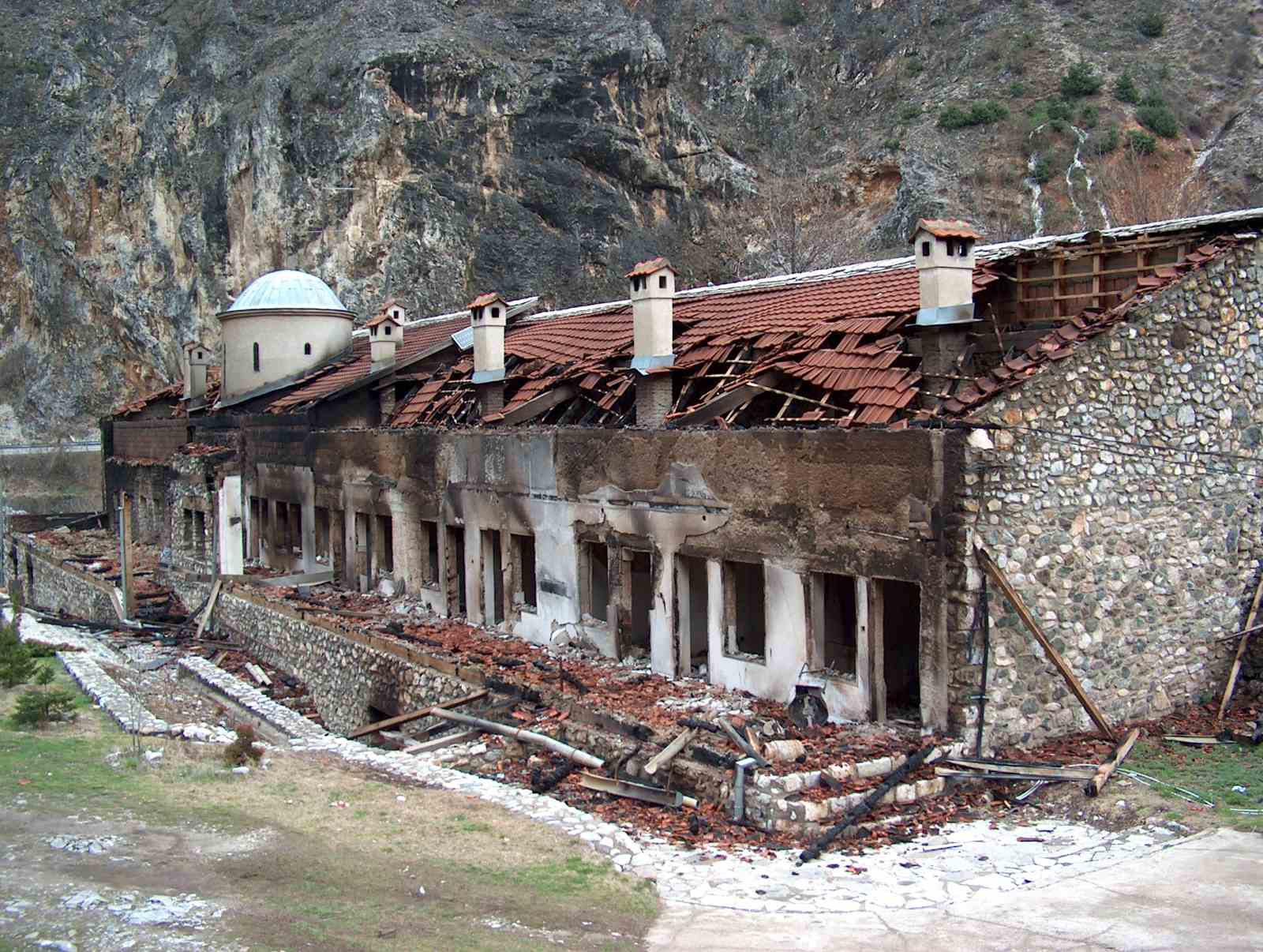 Na Kosovu i Metohiji uništeno 135 crkava i manastira od 1999.