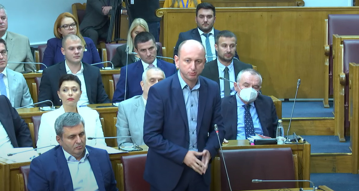 Knežević poručio Krivokapiću: Vi od sjutra niste premijer, sporazum po kojem treba da pristanem da ne budem Srbin i priznam Kosovo „okačite mačku o rep“!