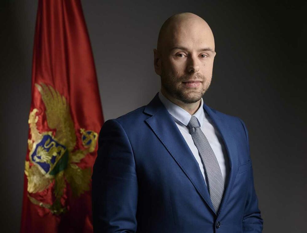 „Vuk dlaku mijenja, ali ćud nikada“: DPS-ov ministar Radulović, po uzoru na prethodnike, optužuje Srbiju što se brine o Srbima u Crnoj Gori!