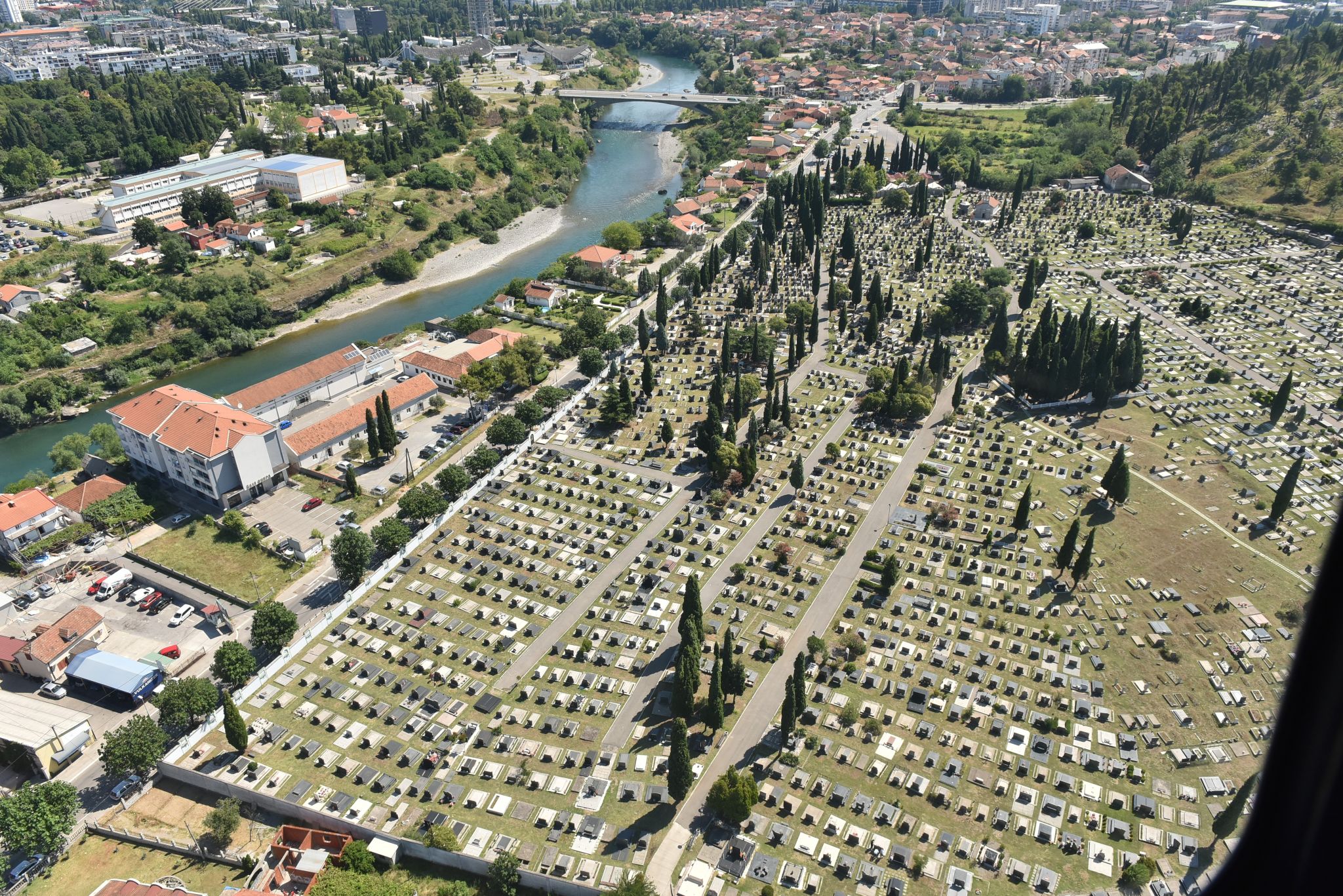 Glavni grad ustupa zemlju za gradnju novog groblja na Ćemovskom