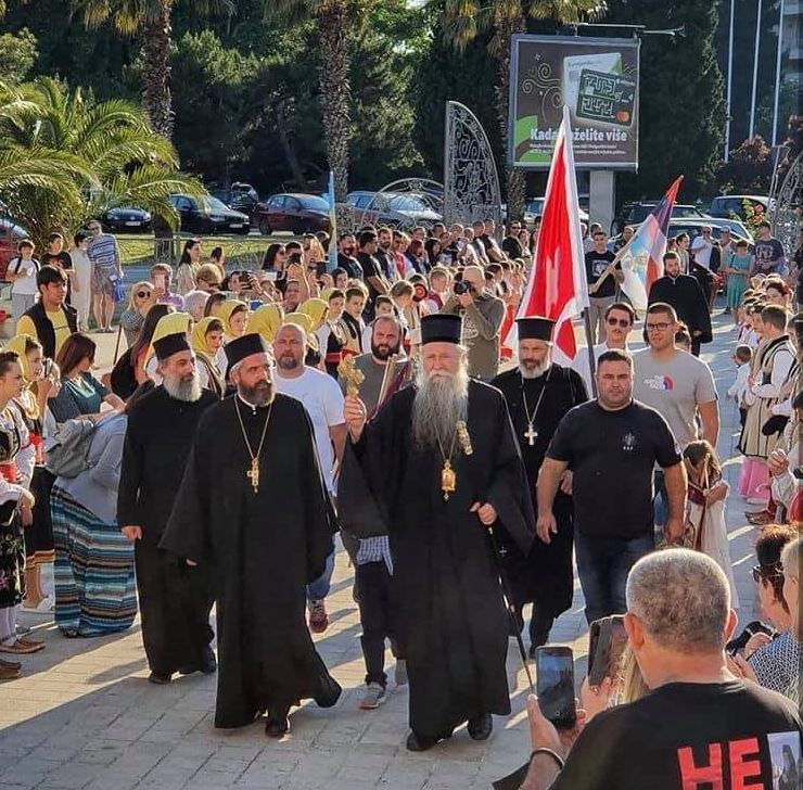 Barani proslavili slavu grada: Mitropolit Joanikije predvodio litiju (VIDEO)