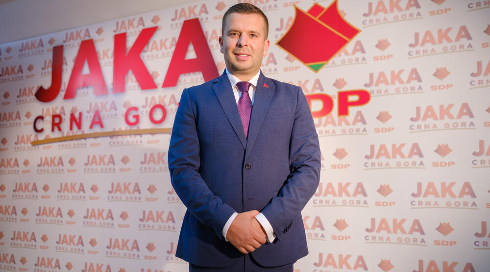 Perović: Vlada da ukine obavezni PCR test za državljanje svih evropskih i drugih država