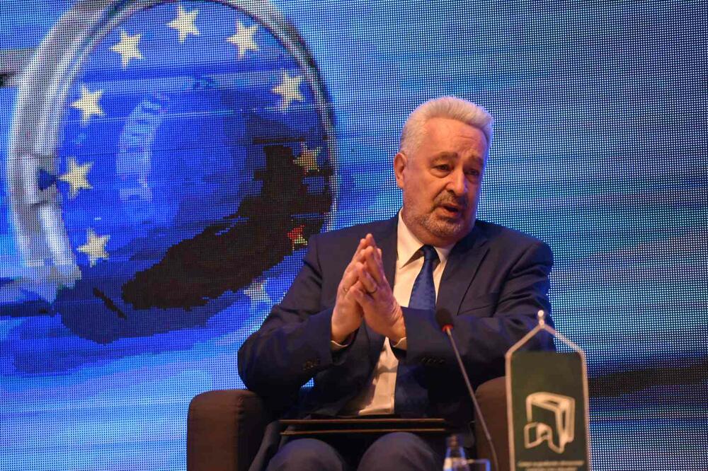 Krivokapić izgubio kompas, neće da se zamjeri Ambasadama: Sad mu Srpska lista sa Kosmeta kriva što ne riješi slučaj hapšenja mladića iz Podgorice!