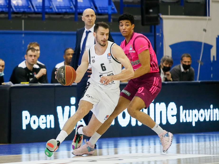 Partizan video moćnog Petruševa, Mega ubacila 15 trojki