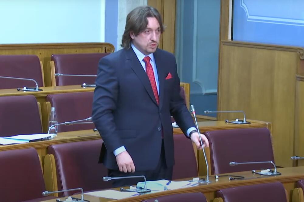 Ministar Sekulović u Skupštini: Državni šverc cigara u Crnoj Gori se odvija uz saglasnost vrha Vlade! (VIDEO)