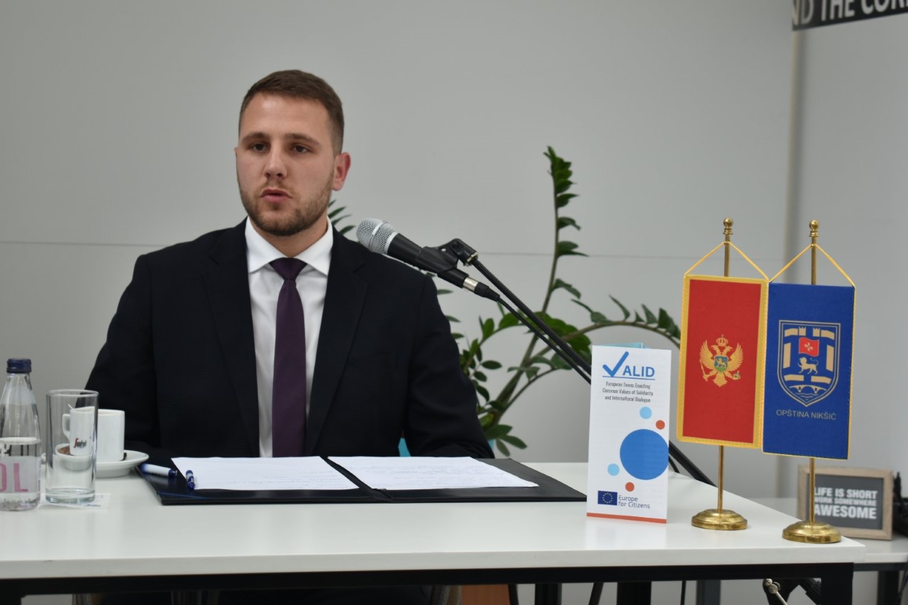 Vuković osudio skrnavljenje spomenika: Nikšić je grad koji poštuje lik i djelo Ljuba Čupića