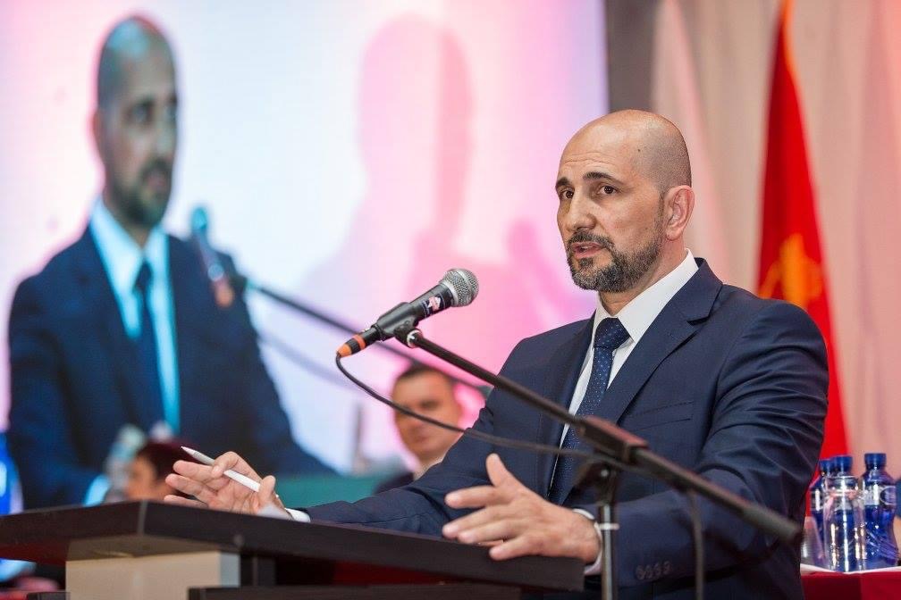 Spasojević: Premijeru počisti bandu koja je još u sistemu vlasti, ili će ona počistiti tebe!