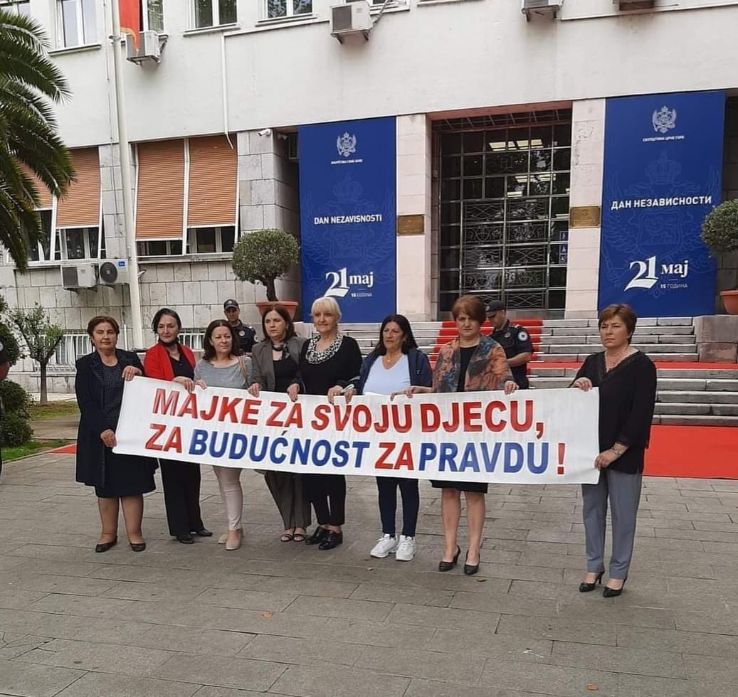 Protest majki: Krivokapiću, i našim glasovima ste došli na funkciju!