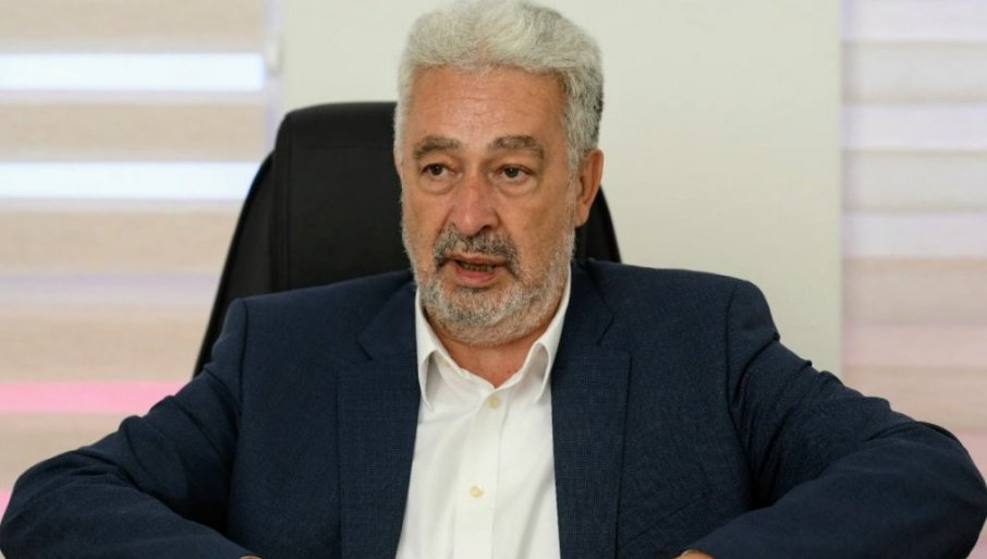 NI VINO NI VODA