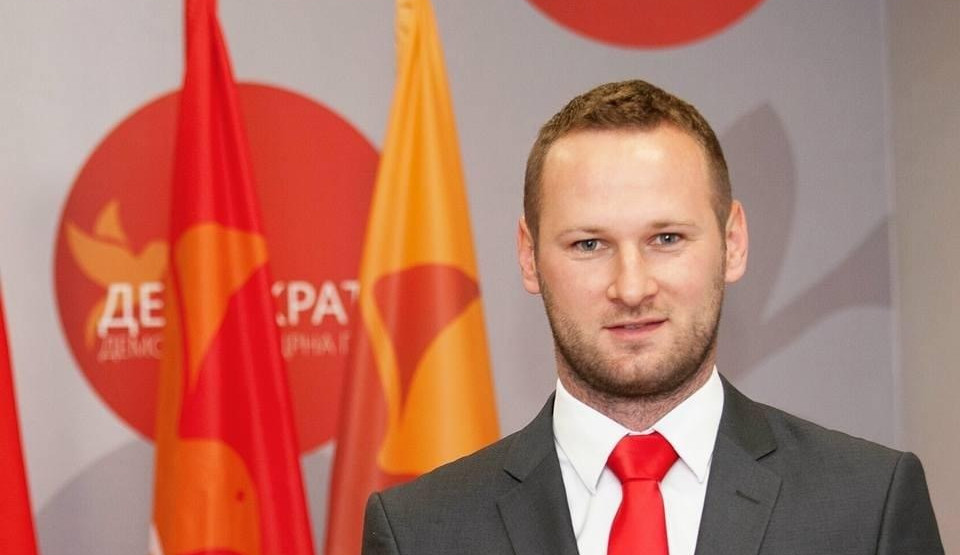 Kažić odgovorio Vešoviću: Svo Milovo crnogorstvo stalo je u njegov džep!