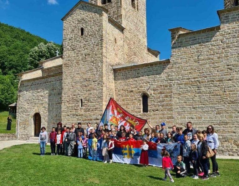 Kosovo je srce naših srca: Mališani sa Kosova i Metohije ljetuju u Crnoj Gori! (FOTO)