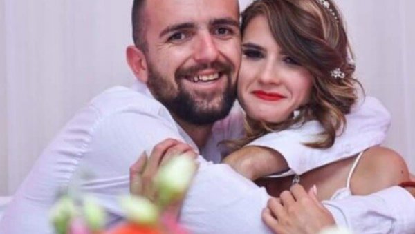 Teodora Jovanović, žena uhapšenog Rista Jovanovića za „BORBU“: Nadamo se u Boga da će što prije izaći iz kosovskog kazamata!