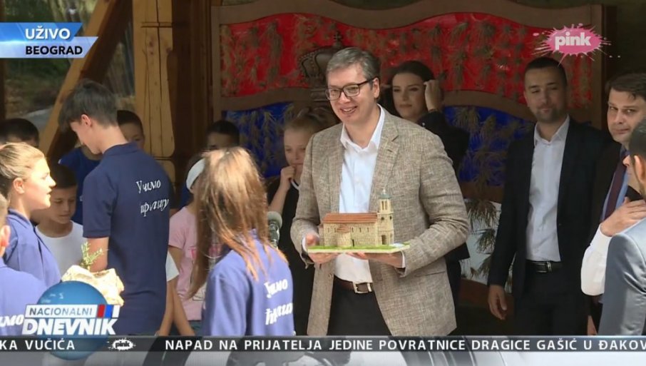 Vučića ganuli pokloni koje je dobio od djece iz Dalmacije: „Nema jačih ljudi od Krajišnika“ (FOTO)