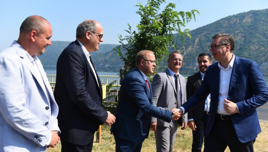 Vučić obilazi hidroelektranu Đerdap: Borićemo se da imate veće plate (VIDEO)