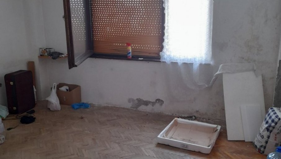Nastavlja se albanski teror nad srpskom povratnicom u Đakovici: Dragici Gašić opet obili stan i pokrali lične stvari i hranu!