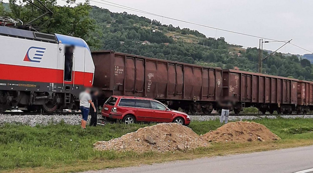 Nema povrijeđenih: Sudar voza i automobila kod Bijelog Polja