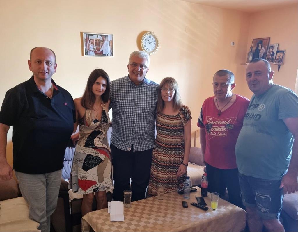 Lideri DF-a posjetili porodicu Rista Jovanovića: Neka se stidi Vlada što se odriče mladića koji brani kosovski zavjet!