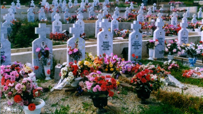 Crni obraz Crne Gore: I Milo i nova Vlada ćute o zločinima nad srpskim narodom u Bratuncu i BiH, a trče da se fotografišu u Srebrenici!