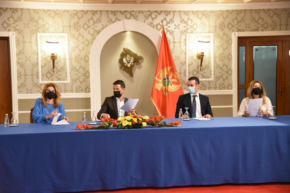 Spajić i Milatović potpisali ugovore sa komercijalnim bankama vrijedne 40 miliona evra